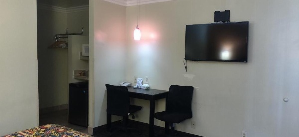 Friendship Motor Inn image 8